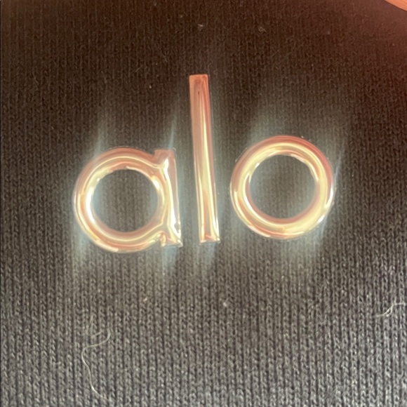 ALO Yoga Classic Black Pullover - Picture 3 of 3